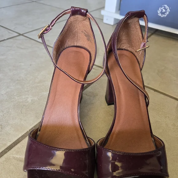 Elegant Burgundy Women's Heels - Picture 2 of 8